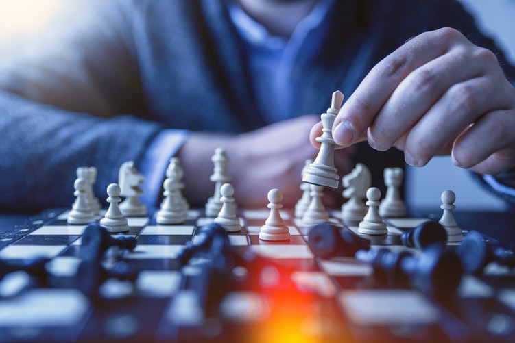 𝐈𝐧𝐬𝐩𝐢𝐫𝐚𝐭𝐢𝐨𝐧𝐚𝐥 𝐐𝐮𝐨𝐭𝐞𝐬 on X: No one has ever won a game  of chess by only taking forward moves. Sometimes you have to move backwards  to take better steps forward. That's Life. #Quote