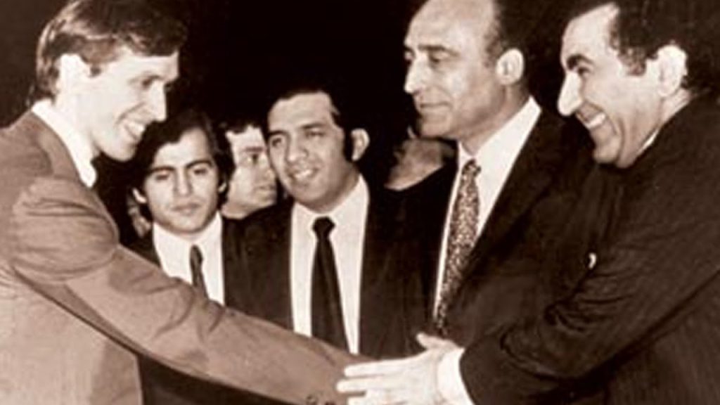 Bobby Fischer greeting Tigran Petrosian