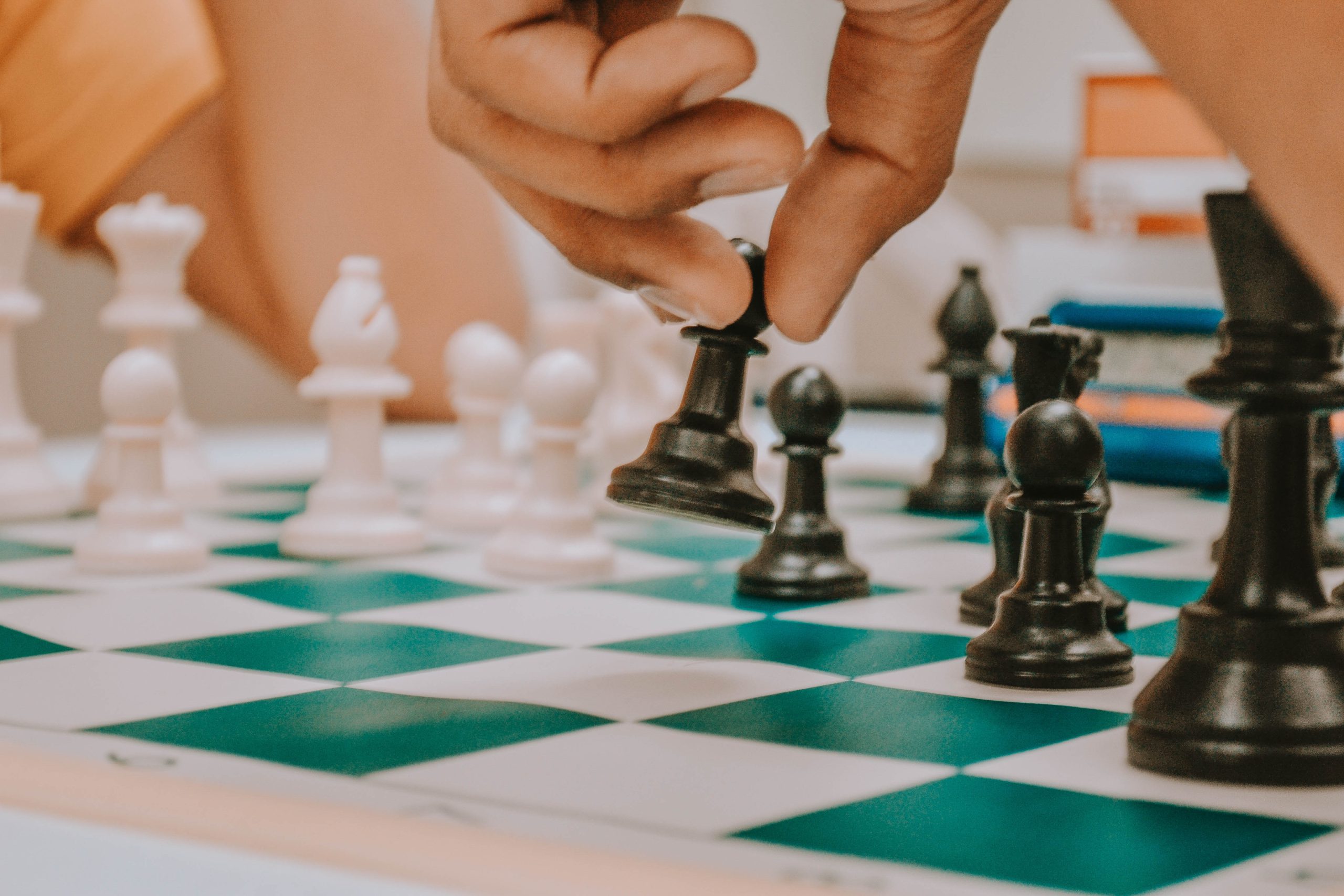 An assistant moves chess, as French international chess